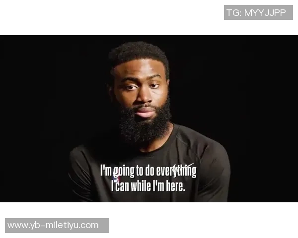 杰伦布朗荣获ESSENCE风云男士称号展现球场内外的卓越贡献