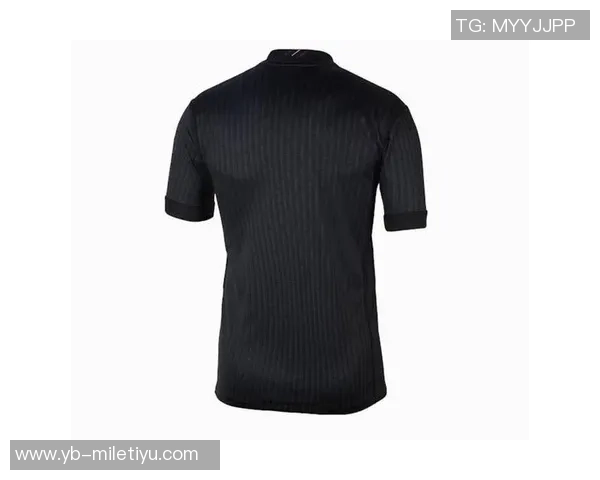 巴黎新赛季第四款球衣发布黑色主调搭配炭灰与玫瑰色渐变设计 巴黎新赛季第四款球衣发布黑色主调搭配炭灰与玫瑰色渐变设计